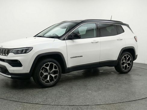 Used 2025 Jeep Compass Limited image 3
