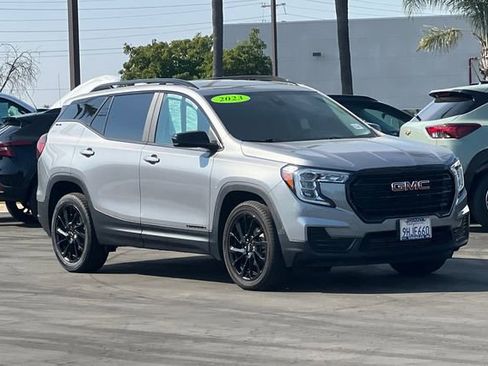 Used 2023 GMC Terrain SLE w/ Elevation Edition image 2