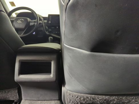 Used 2021 Toyota Camry SE image 30