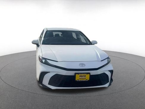 Used 2025 Toyota Camry SE image 2