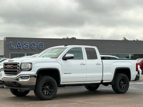 Used 2017 GMC Sierra 1500 SLE w/ SLE Value Package AWD/4WD image 1