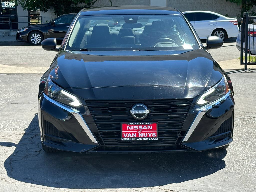 Used 2024 Nissan Altima 2.5 SV FWD image 11