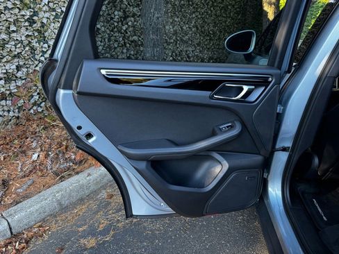 Used 2021 Porsche Macan image 18