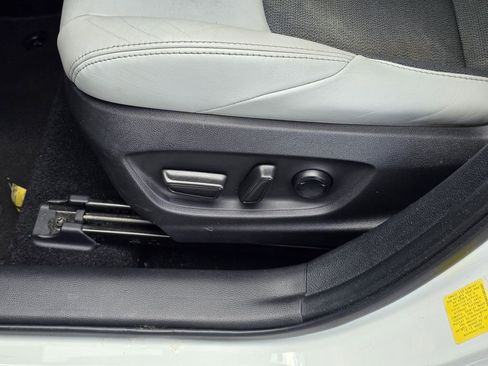 Used 2022 Toyota Corolla XSE FWD image 17