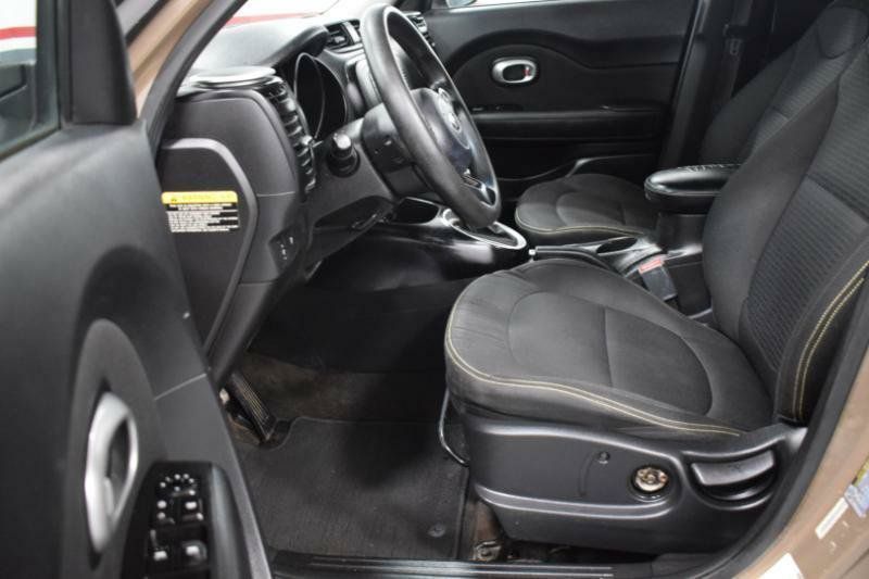Used 2015 Kia Soul + FWD image 4