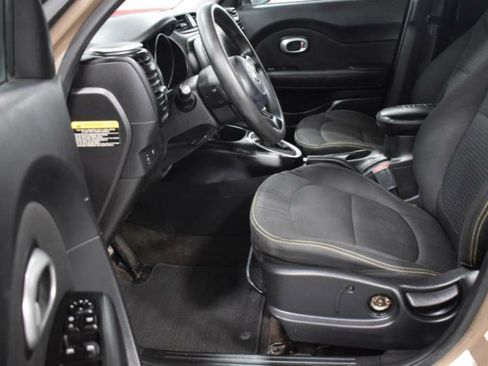 Used 2015 Kia Soul + image 4