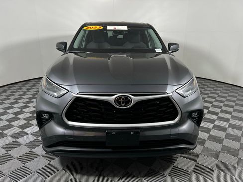 Used 2023 Toyota Highlander LE image 2