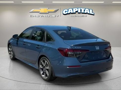 Used 2025 Honda Civic Sport image 3