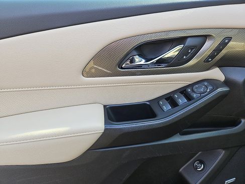 Used 2022 Chevrolet Traverse Premier image 12