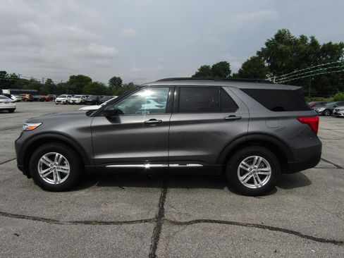 Used 2022 Ford Explorer XLT AWD/4WD image 4