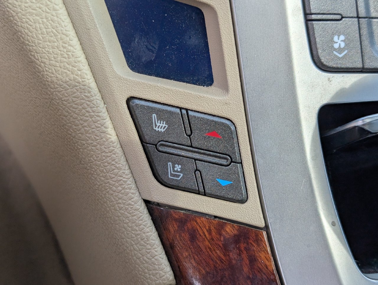 Used 2009 Cadillac CTS 3.6 RWD image 17