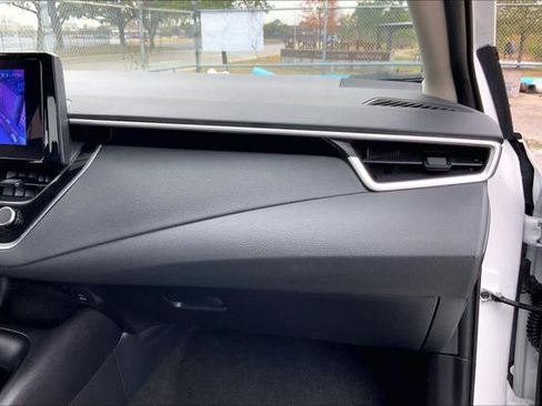 Certified 2025 Toyota Corolla LE image 18