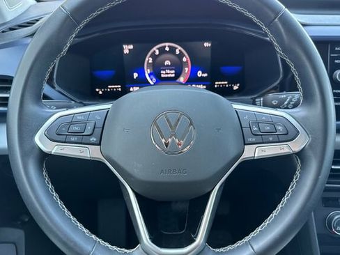 Certified 2022 Volkswagen Taos SE w/ Panoramic Sunroof Package image 22