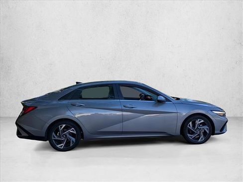 Certified 2024 Hyundai Elantra Limited FWD image 4