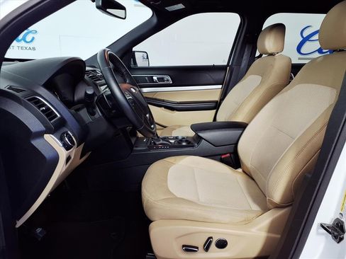 Used 2017 Ford Explorer XLT w/ Equipment Group 201A image 8