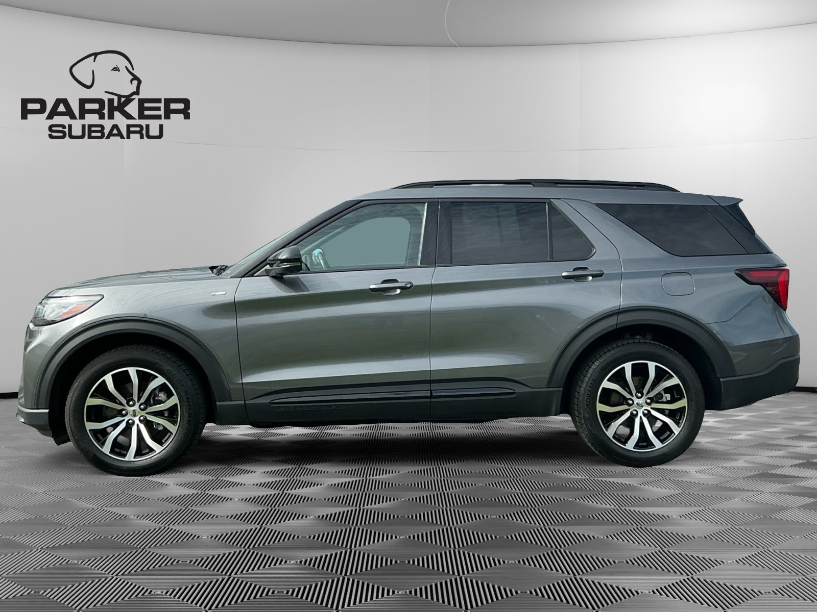 Used 2025 Ford Explorer ST-Line AWD/4WD image 2