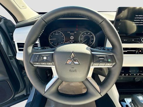 New 2026 Mitsubishi Outlander SE image 11