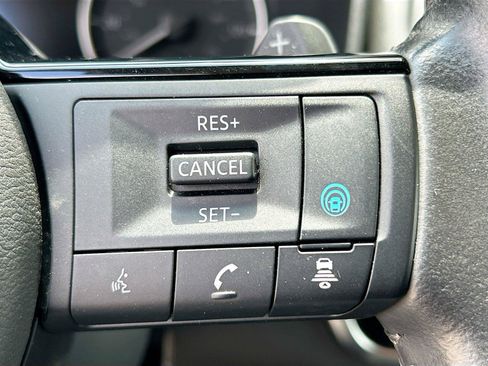 Used 2023 Nissan Rogue SL AWD/4WD image 39