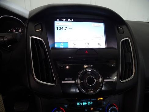 Used 2018 Ford Focus SEL image 12