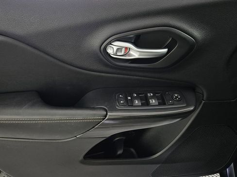 Used 2016 Jeep Cherokee Limited image 28