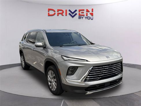 Used 2026 Buick Enclave Preferred FWD image 2
