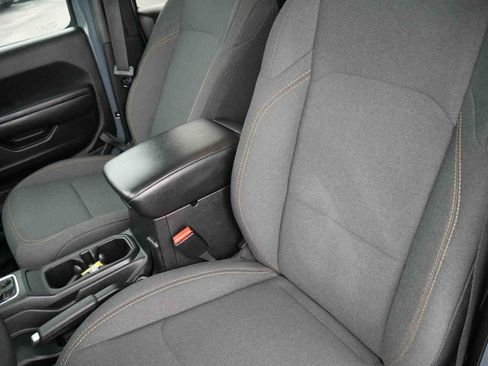 Used 2024 Jeep Wrangler Unlimited image 31