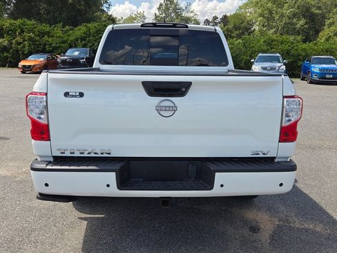 Used 2024 Nissan Titan SV w/ SV Convenience Package RWD image 10