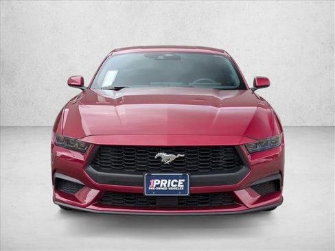 Used 2025 Ford Mustang Coupe image 2