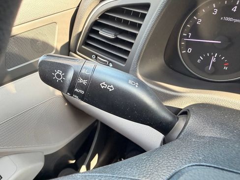 Used 2017 Hyundai Elantra SE FWD image 15