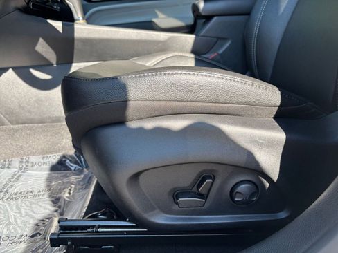 Used 2025 Jeep Compass Limited image 23