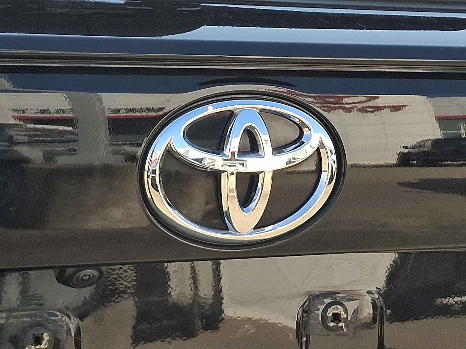 Used 2025 Toyota RAV4 LE AWD/4WD image 30