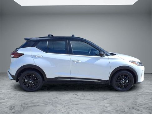 Used 2021 Nissan Kicks SR w/ Interior Electronics Package FWD image 8