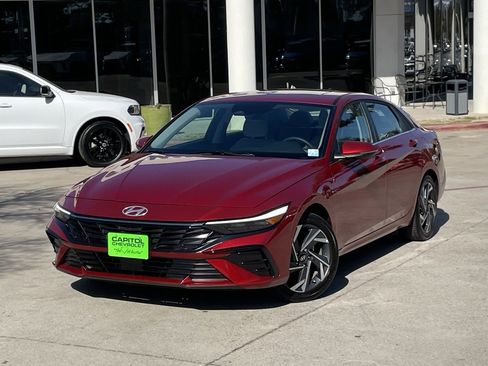 Used 2025 Hyundai Elantra Limited image 9