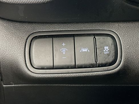 Used 2021 Hyundai Venue SE FWD image 17