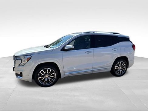 Used 2022 GMC Terrain Denali w/ Denali Premium Package AWD/4WD image 5