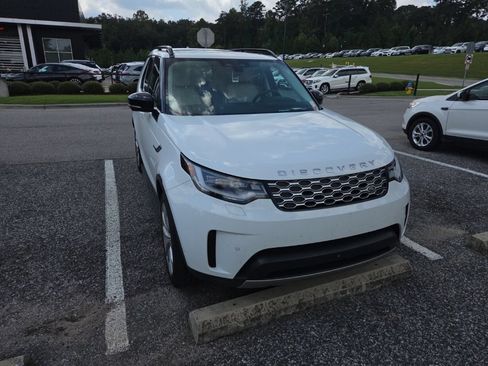 Used 2024 Land Rover Discovery S AWD/4WD image 8