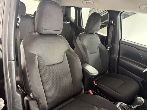 Used 2020 Jeep Renegade Altitude w/ UConnect 8.4 Nav Group FWD image 26
