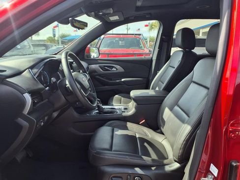 Used 2023 Chevrolet Traverse LT w/ LT Premium Package FWD image 17