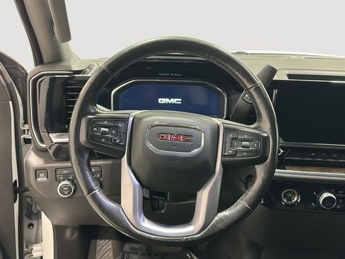 Used 2022 GMC Sierra 1500 SLE image 10