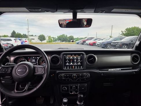 Used 2023 Jeep Gladiator Sport AWD/4WD image 7