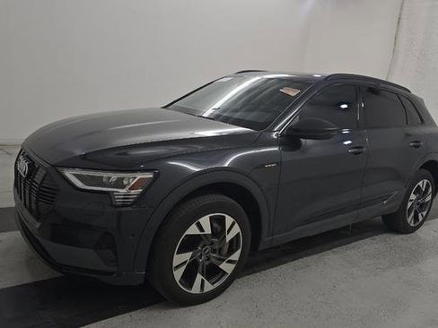 Used 2022 Audi e-tron Premium w/ Convenience Plus Package image 1