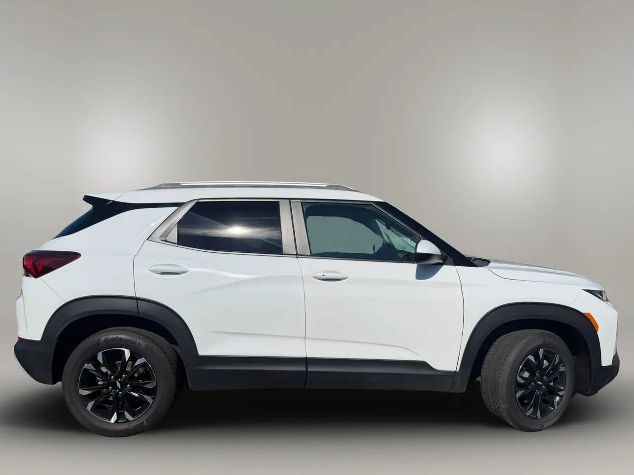 Used 2023 Chevrolet TrailBlazer LT AWD/4WD image 3