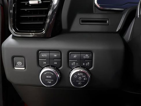 Used 2025 GMC Sierra 1500 AT4 w/ AT4 Preferred Package image 19