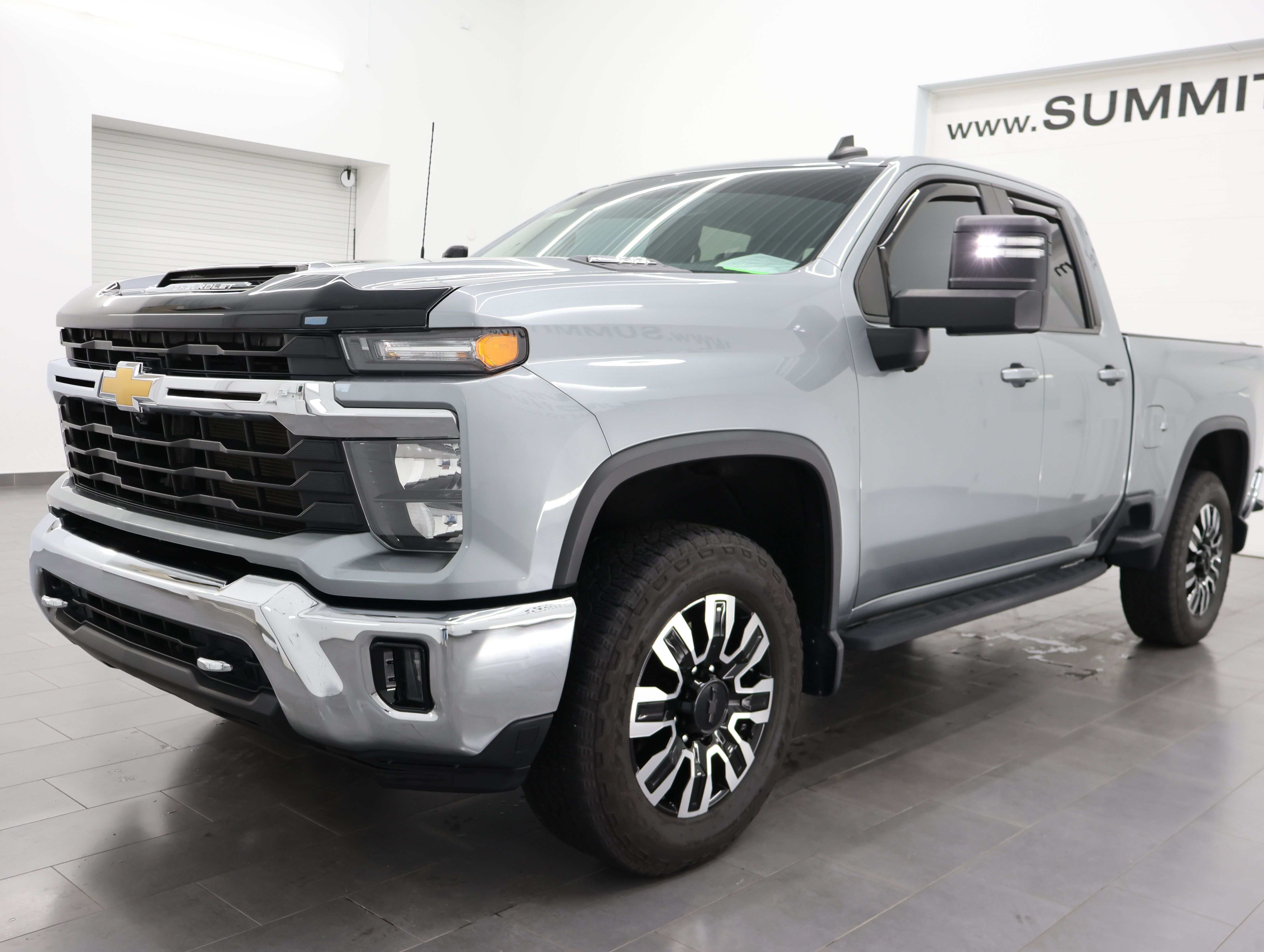 Used 2024 Chevrolet Silverado 2500 LT AWD/4WD image 7