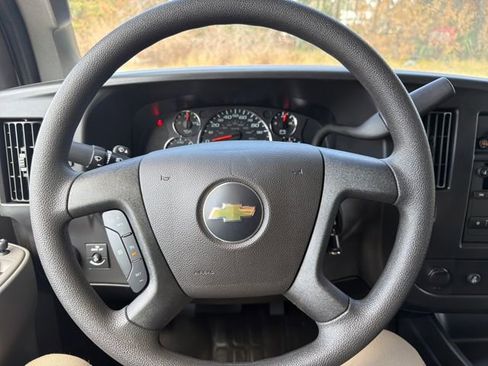 New 2026 Chevrolet Express 2500 Work Van 3D Cargo Van w/ Driver Convenience Package RWD image 25