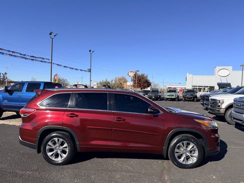 Used 2015 Toyota Highlander XLE image 42
