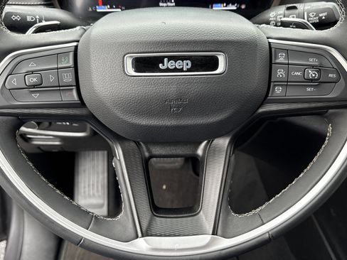 Used 2024 Jeep Grand Cherokee L Laredo image 9