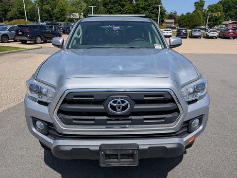 Used 2017 Toyota Tacoma SR5 AWD/4WD image 8