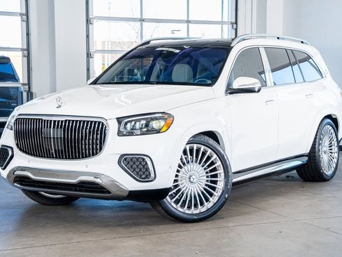 Used 2024 Mercedes-Benz Maybach GLS 600 4MATIC image 2