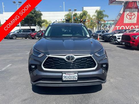 Used 2024 Toyota Highlander XLE FWD image 13